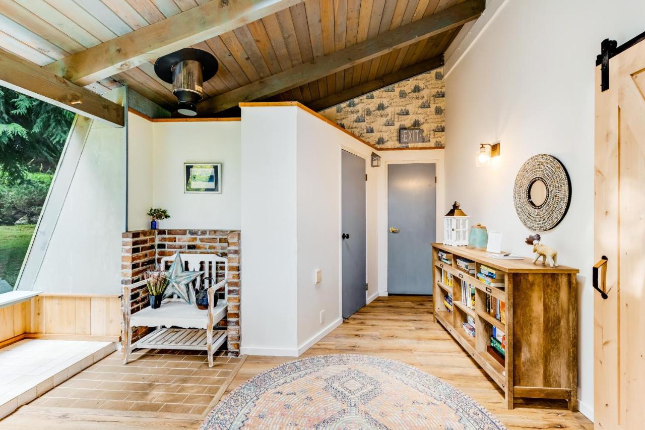 Tall Cedars Cabin By The Water Eastsound エクステリア 写真