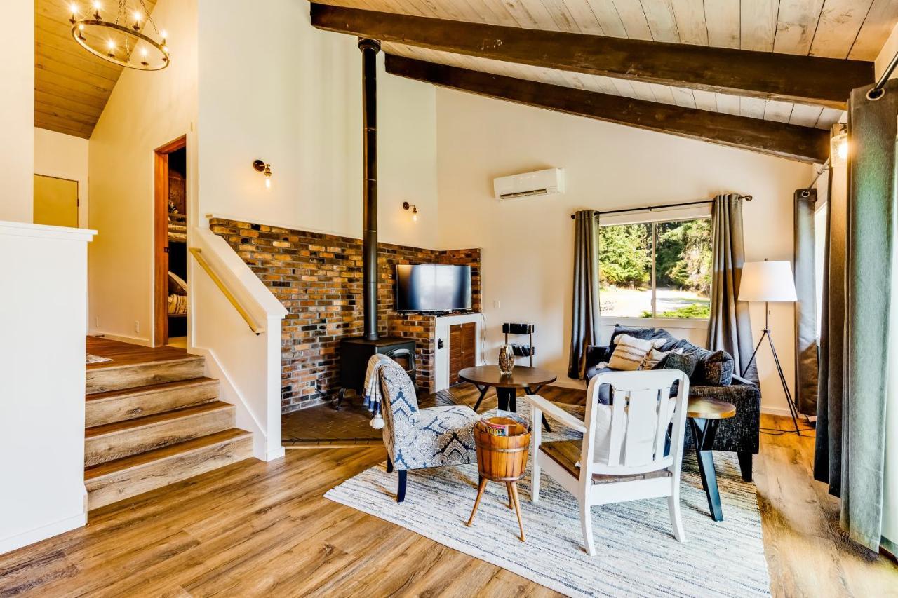 Tall Cedars Cabin By The Water Eastsound エクステリア 写真